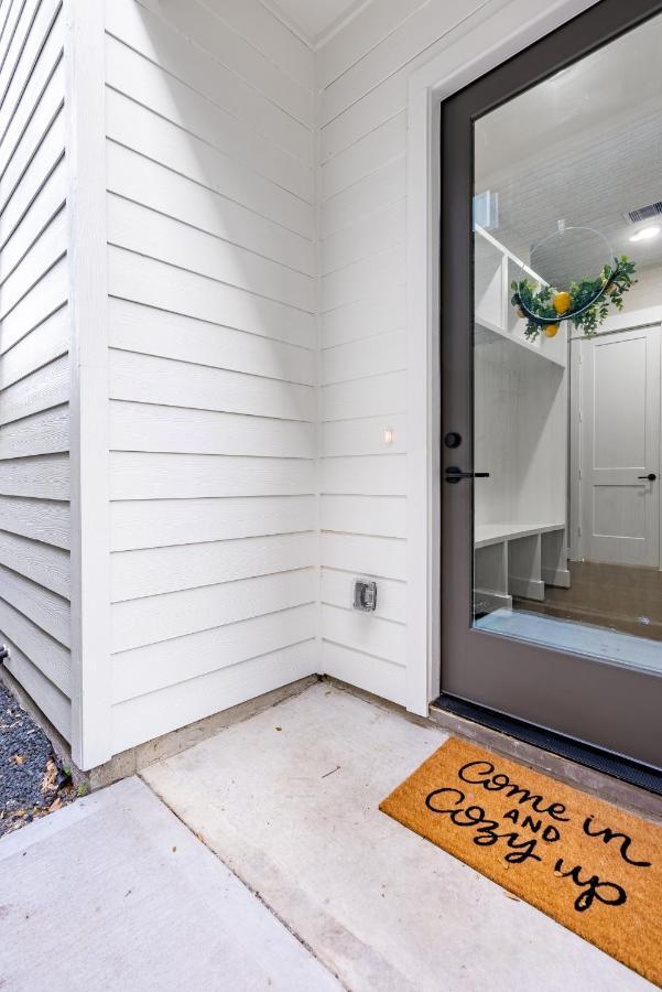 3 Bedroom And 3 Bath We Have Power And Internet Houston Exterior photo